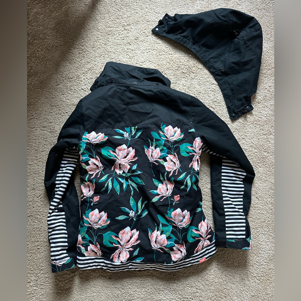 Roxy ski / snowboard jacket Medium - image 2